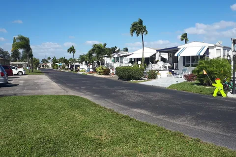 Twin Lakes Travel Park