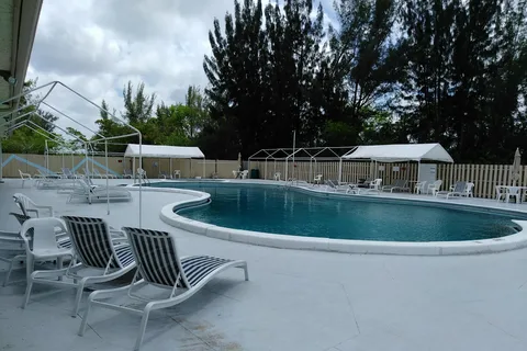 Twin Lakes Travel Park