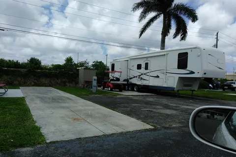 Twin Lakes Travel Park