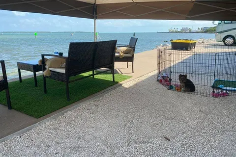 Blue Fin Rock Harbor RV Park and Marina