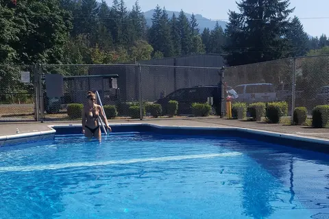 Lone Fir Resort