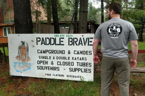 Paddle Brave Canoe Livery
