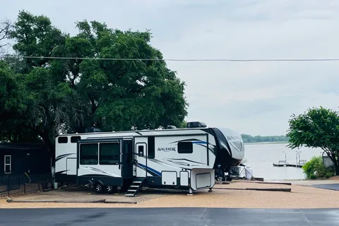 Hideaway 23 Lakefront RV & Cabins