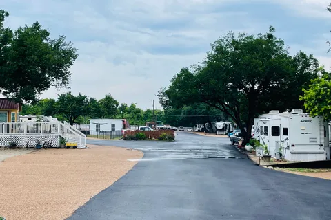 Hideaway 23 Lakefront RV & Cabins