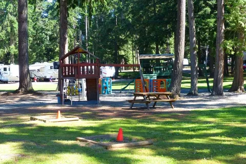 Riverbend Cottage and RV Resort