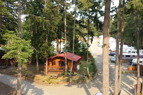 Riverbend Cottage and RV Resort