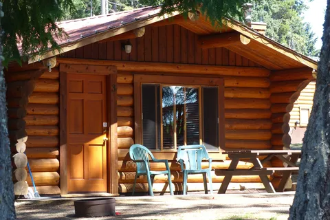 Riverbend Cottage and RV Resort