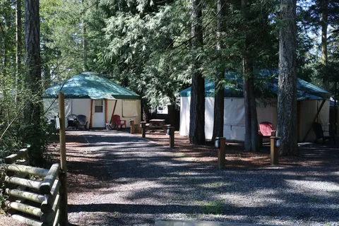 Riverbend Cottage and RV Resort