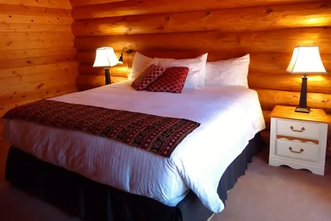 Riverbend Cottage and RV Resort