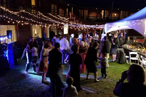 Anglemont Inn