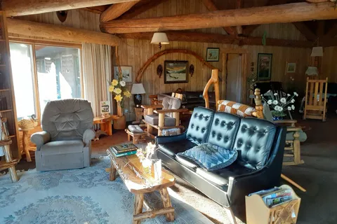 Anglemont Inn