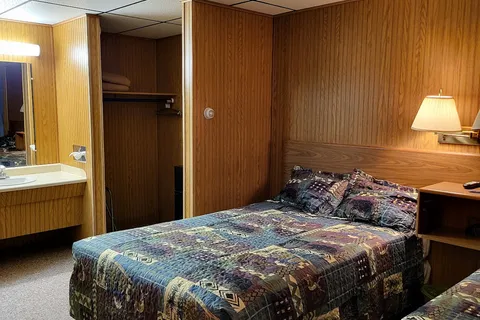 Edgewater Inn And RV Park