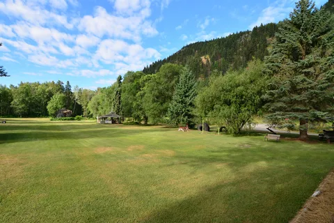 The Rivermount Motel and Campground