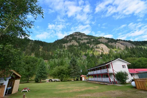 The Rivermount Motel and Campground