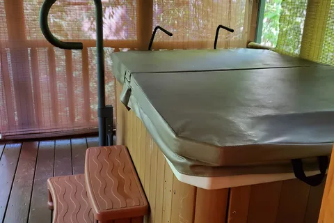 Solitude Pointe Cabins and RV Park