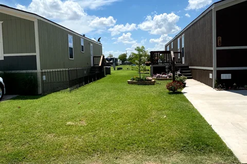 Phil’s Boys Estates RV Park and Mobile Home Park