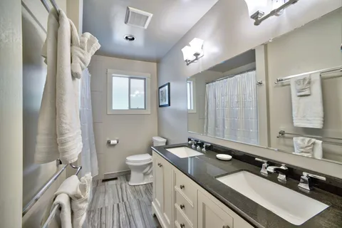Peachland Eagles Nest B and B