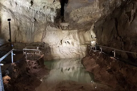 Cascade Caverns Campground