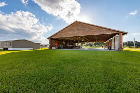 Paradise Oaks RV Resort