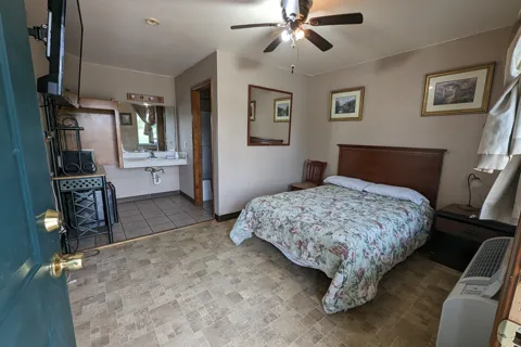 Lucky Buck's Lodge & RV Park