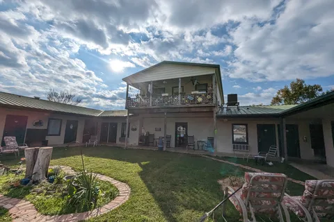 Lucky Buck's Lodge & RV Park