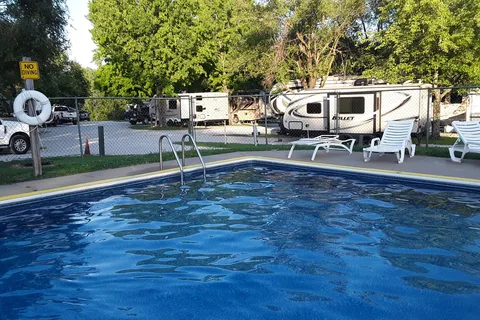 Kansas City East / Oak Grove KOA Holiday