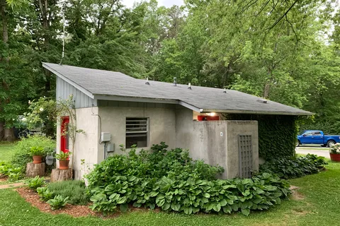 Red Gates Cottages and RV Park