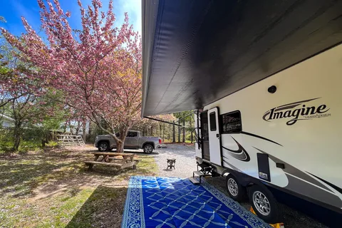Red Gates Cottages and RV Park