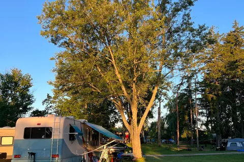 Riverside Park Motel and Campground