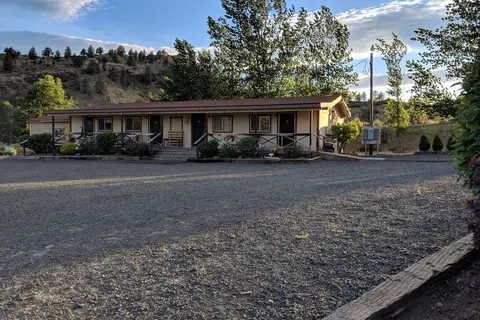 Monument Motel and RV Park
