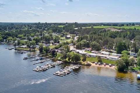 Bobcaygeon Shores Cottage Resort