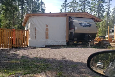 Lone Pine Park and Cabins
