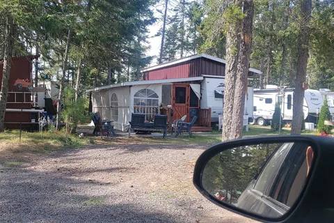 Lone Pine Park and Cabins