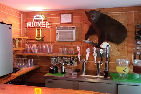 Waters Edge RV Park and Pizzeria