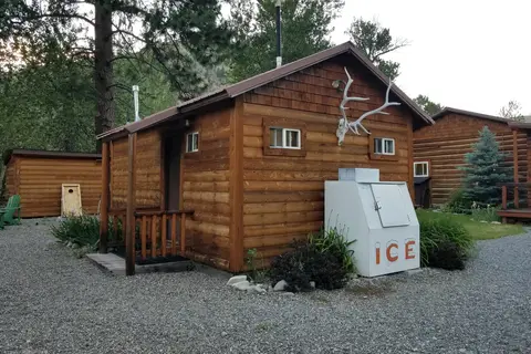 Waters Edge RV Park and Pizzeria
