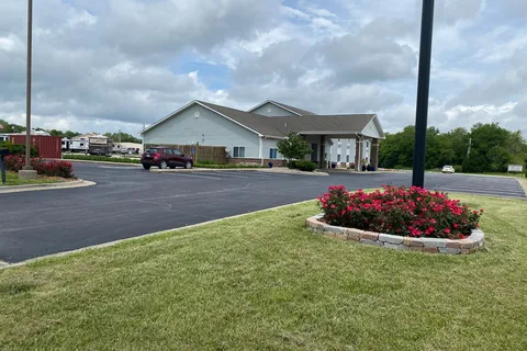 Garnett Inn Suites and RV Park