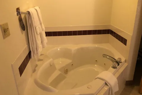 Garnett Inn Suites and RV Park
