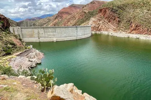 Roosevelt Lake Marina RV Park