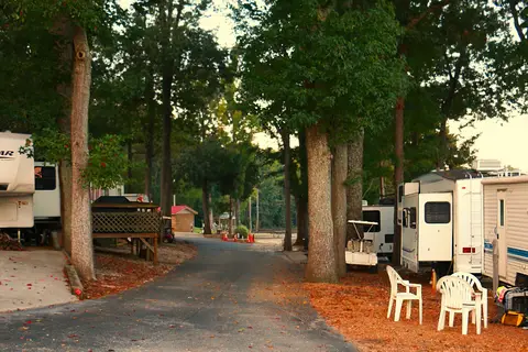 Birdsong Resort and Marina Lakeside RV and Tent Campground