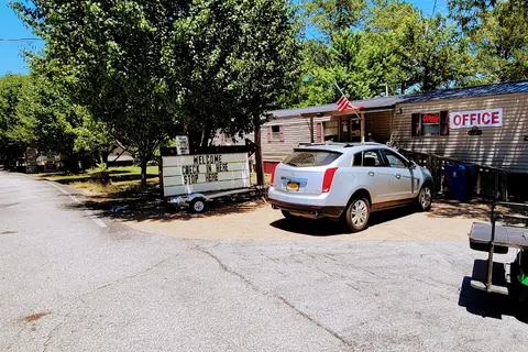 Birdsong Resort and Marina Lakeside RV and Tent Campground