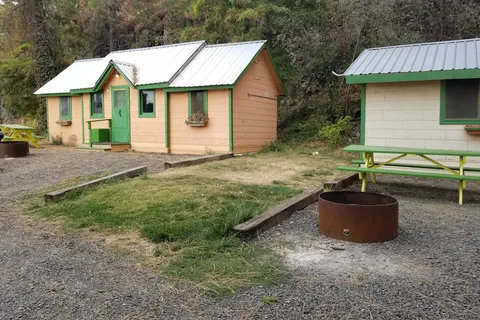 Williams Lake Bunker's Resort