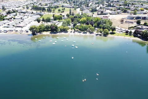 The Lakeside Resort