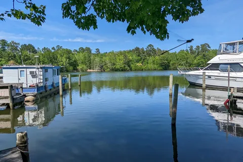 Bells Marina & Resort
