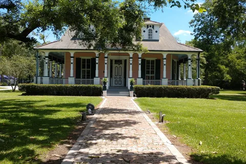 Poche Plantation RV Resort Cottage