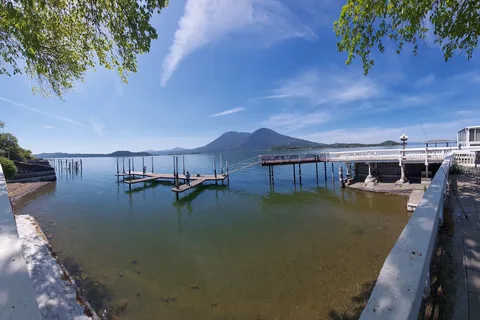Lake Place Resort
