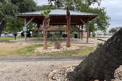 D and R River City RV Resort