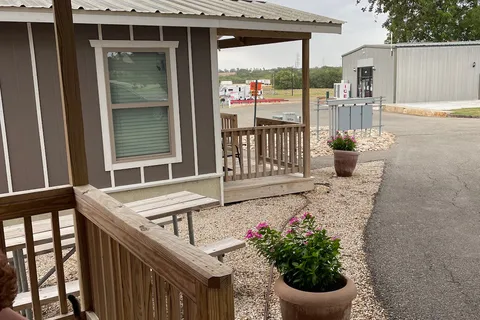 D and R River City RV Resort