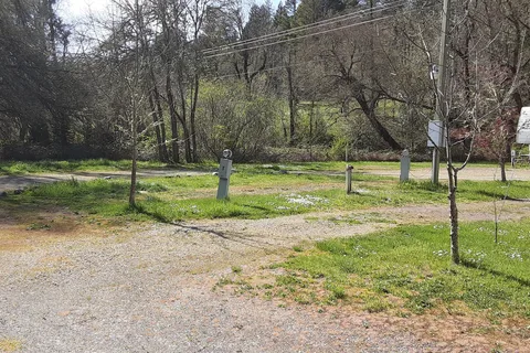 Grants Pass-Redwood Highway Campground and RV Park