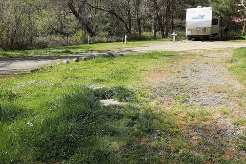 Grants Pass-Redwood Highway Campground and RV Park