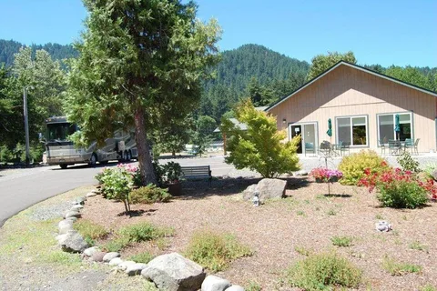 Casey's Riverside RV Park